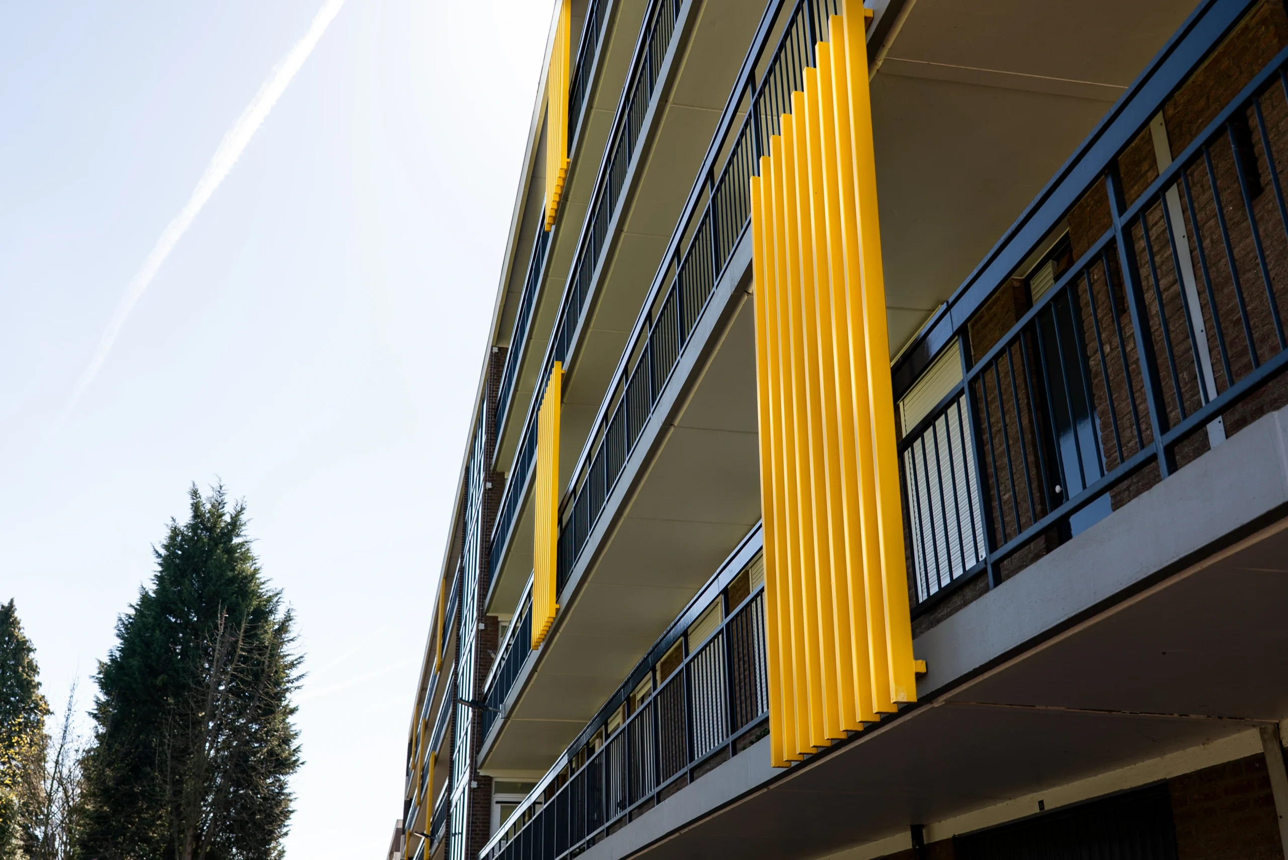 Gevelrenovatie flatgebouw met hoogwerker Serpenti BV