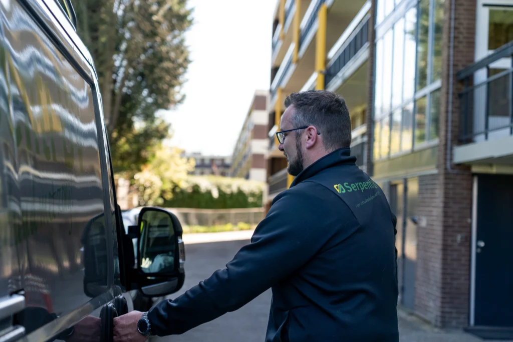 Schilder van Serpenti BV bij zakelijk pand in Limburg
